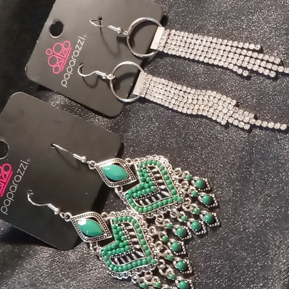 2 pair paparazzi earrings.silver & green both dangling - Picture 1 of 6